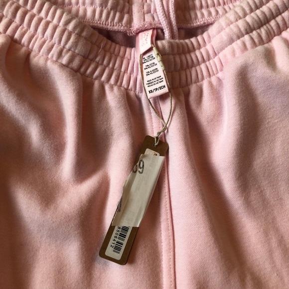 SKIMS Light Pink Fleece Cargo Pants - Picture 4 of 7